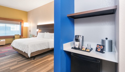 Standard Room, 1 King Bed (London Bridge View)