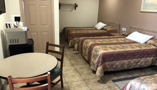 Triple Room, Refrigerator & Microwave (3 Queen Beds)