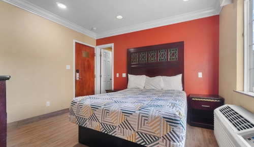 Standard Room, 1 Queen Bed, Mobility Accessible, Non Smoking