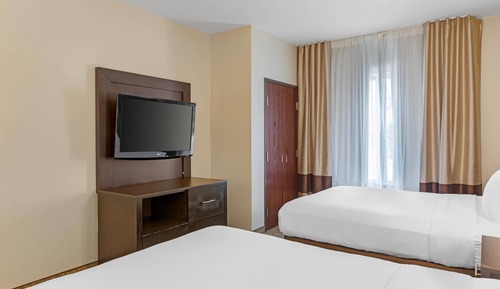 Suite, 2 Queen Beds with Sofa Bed, Accessible Tub, Non Smoking