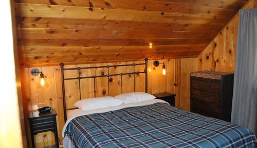 Cabin 9 –1 Bedroom Deluxe Queen with Balcony