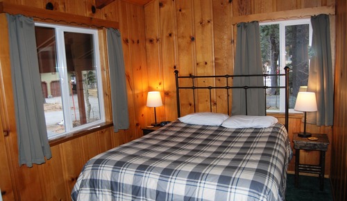 Cabin 3 - 2 Bedroom Queen