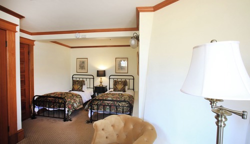 Family Quadruple Room, Multiple Beds (Basement with Window)