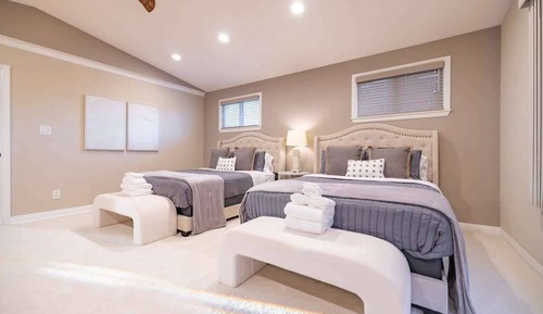 House (4 Bedrooms)