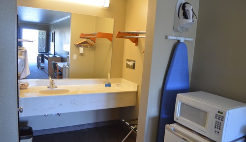 Standard Room, 1 King Bed, Pool View