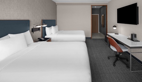 Room, 2 Queen Beds, Hearing Accessible, Mountain View (Accessible Bathtub)