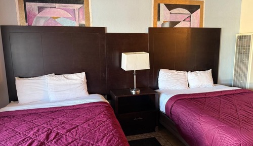 2 Queen size bed Room