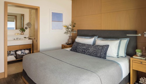 Junior Suite, 1 King Bed, Balcony, Oceanfront (Fireplace)
