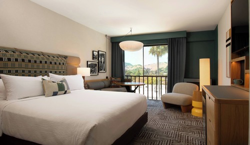 Deluxe Room, 1 King Bed, Patio