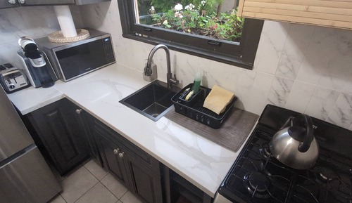 Street Facing Queen Studio (Dog Friendly)