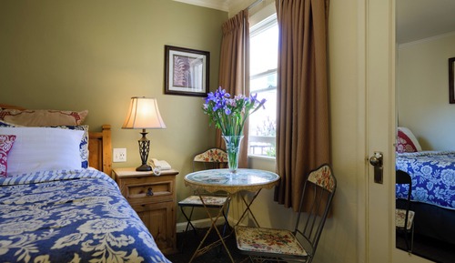 Queen Suite Two Bedrooms with Courtyard View (No Pets)
