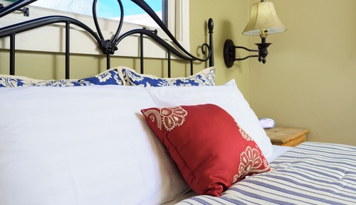 Queen Suite with Kitchen and Street View (Dog Friendly)