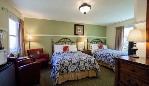 Double Room with Two Double Beds and Courtyard View (No Pets)