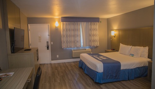 Standard Room, 1 King Bed