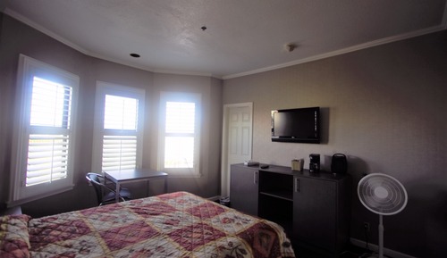 Standard Room, 1 King Bed