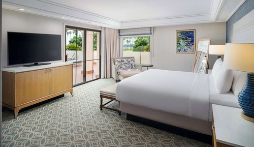 Suite, 1 King Bed, Accessible, Ocean View (Hearing)