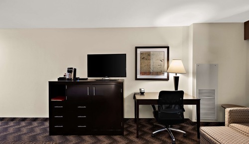 Standard Room, 1 King Bed, Accessible, Refrigerator & Microwave