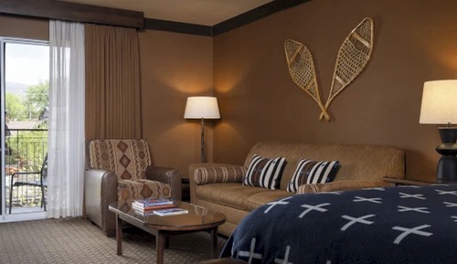 Room, Multiple Beds (King Creekside with Sleeper Sofa)