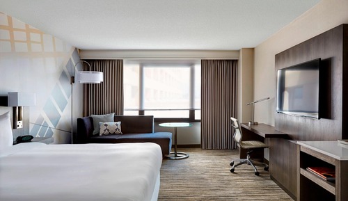 Club Room, 1 King Bed (Hearing Accessible)