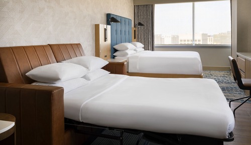 Junior Suite, 1 King Bed with Sofa bed, City View (Corner)