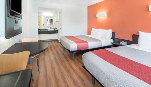 Premium Room, 1 Queen Bed, Non Smoking, Refrigerator