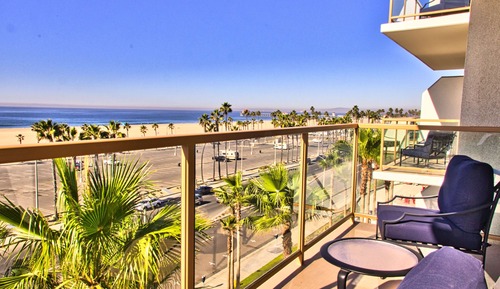 Studio Suite, 1 King Bed, Balcony, Oceanfront (Huntington Tower)