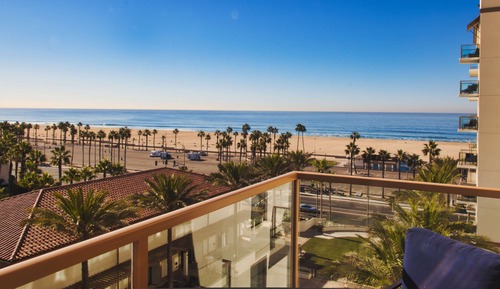Premium Studio Suite, 1 King Bed with Sofa bed, Balcony, Partial Ocean View (Twin Dolphin Tower)