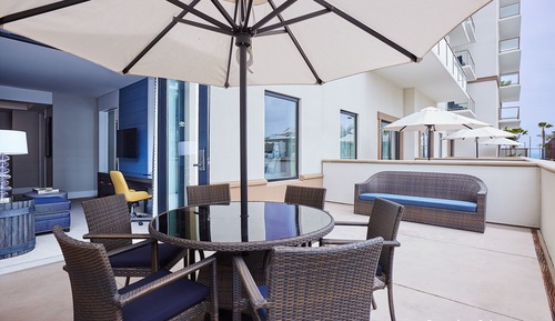 Premium Suite, 2 Queen Beds, Hearing Accessible, Balcony (Hearing, Twin Dolphin Tower)