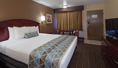 Standard Room, 1 King Bed, Non Smoking, Refrigerator