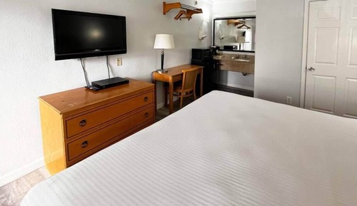 Standard Room, 1 King Bed, Non Smoking