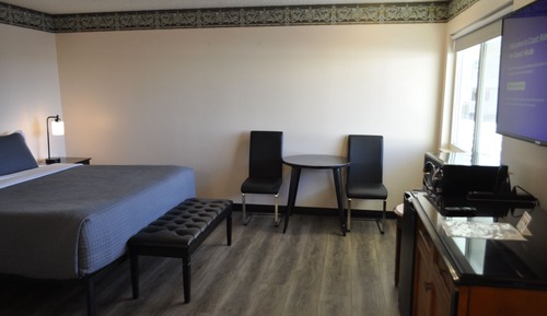 Standard Room, 1 King Bed, Accessible Bathtub, Non Smoking