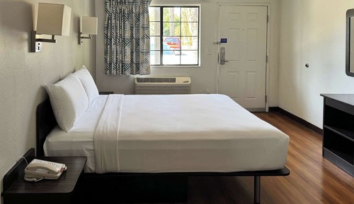 Standard Room, 1 Queen Bed, Non Smoking