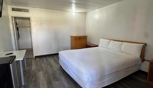 Single Room, 1 King Bed
