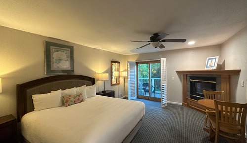 Deluxe Room, 1 King Bed, Balcony, Garden View