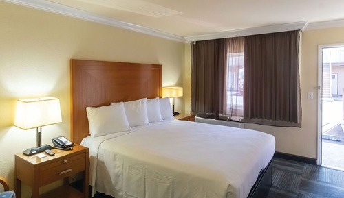 Standard Room, 1 King Bed