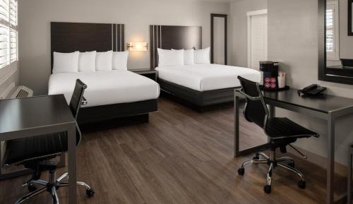 Deluxe Queen Room with Two Queen Beds
