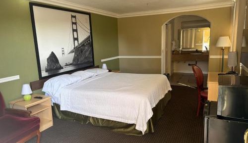 Deluxe King Room