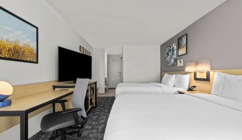 Deluxe Queen Room with Two Queen Beds and Mountain View
