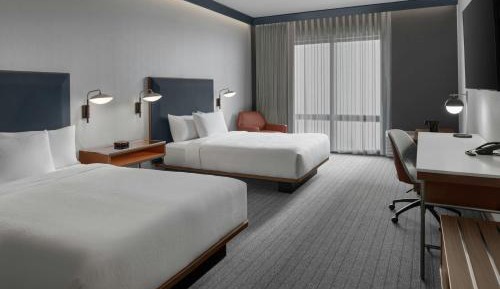 Standard Queen Room with Two Queen Beds and Roll-in Shower - Mobility Accessible