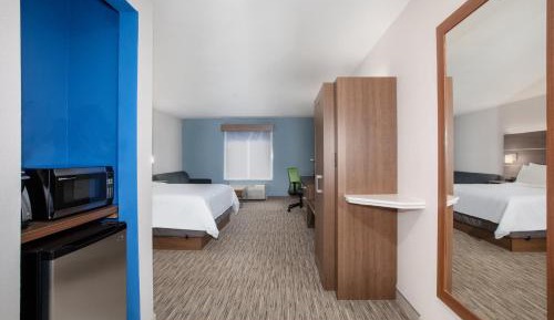 Queen Room with Two Queen Beds