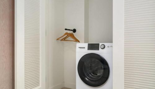 Queen Studio Apartment - Non-Smoking