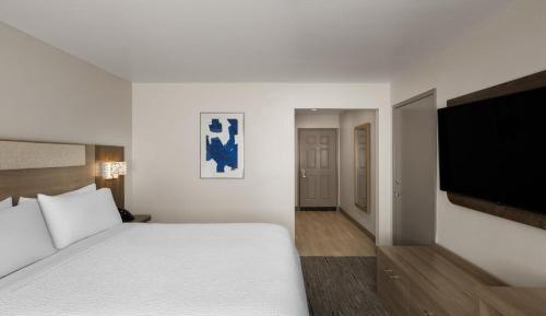 King Room - Mobility Access/Hearing Accessible