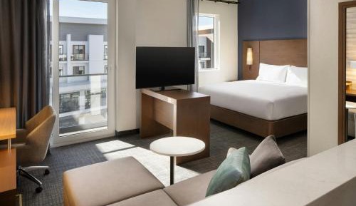Studio King Suite with Partial Bay View