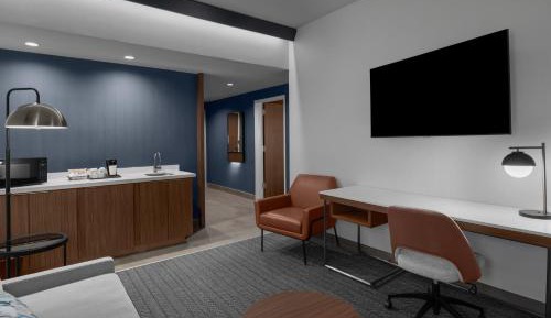 King Suite with Sofa Bed and Roll-in Shower - Mobility Accessible