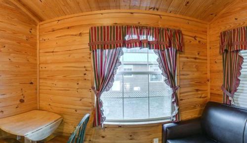 Cabin - Sleeps 2, Pet Friendly