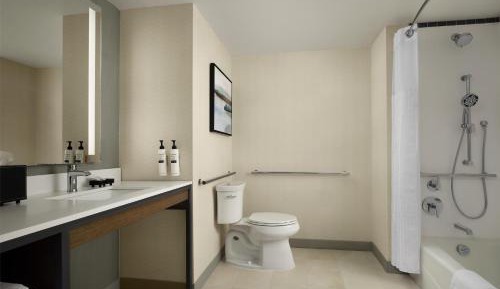 King Room with Accessible Tub - Mobility Access