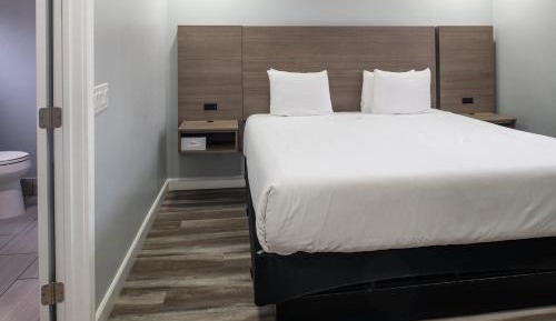 Cottage Queen with Double Bed