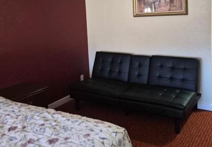 Deluxe Queen Suite