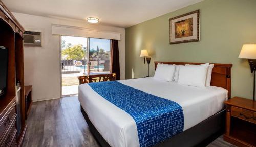 King Room with Pool View - Ground Floor/Non-Smoking