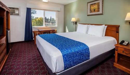 King Room with River View - Second Floor/Non-Smoking